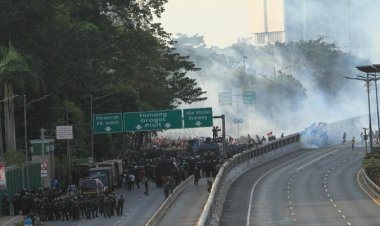 Jangan Panik, Lakukan Hal Ini Bila Kena Gas Air Mata