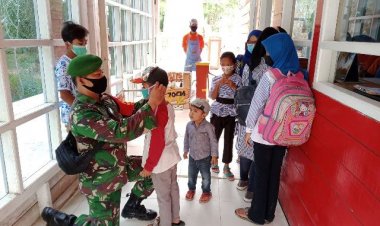 Babinsa Bancah Lesung Sosialisasikan 3M kepada Pengunjung Asia Farm