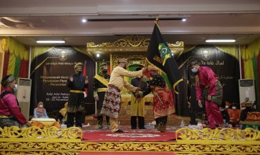 LAM Riau Tabalkan Penggawa Adat, Kawal Kebijakan Adat