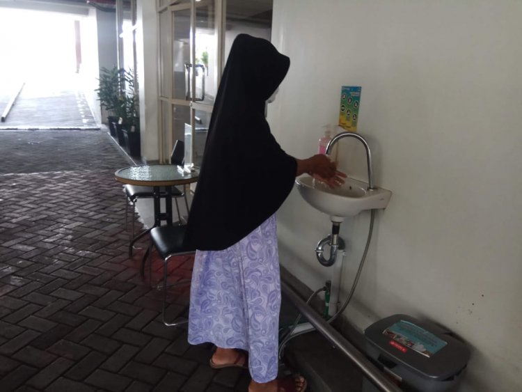 Wastafel di RS Awal Bros Ahmad Yani Pekanbaru Injak Pedal