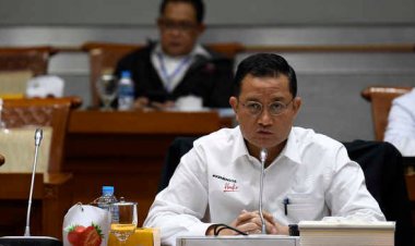 Tega, Mensos Juliari Batubara Tilap Bansos Covid-19, Menyerahkan Diri ke KPK