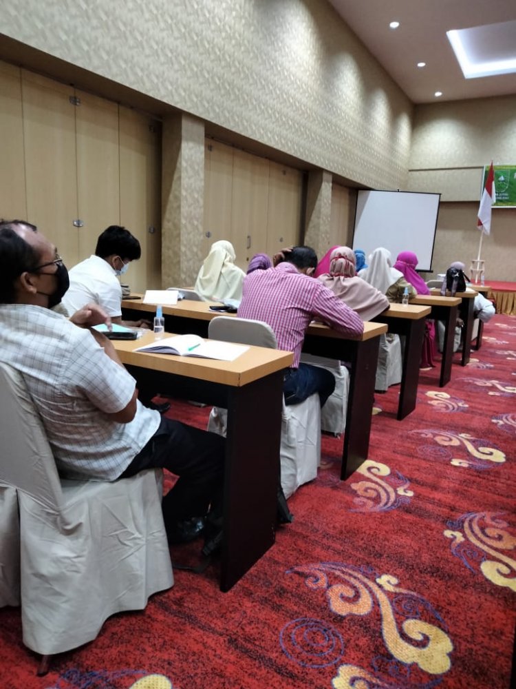 Dinsos Riau Sosialisasi Perkuat Restorasi Sosial, Kasih Peserta Handsanitizer dan Masker