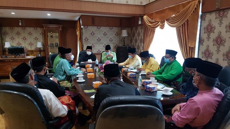 Pimpinan DPRD Riau dan LAMR Bertemu, Bahas Hukum Adat Hingga Penurunan PAD
