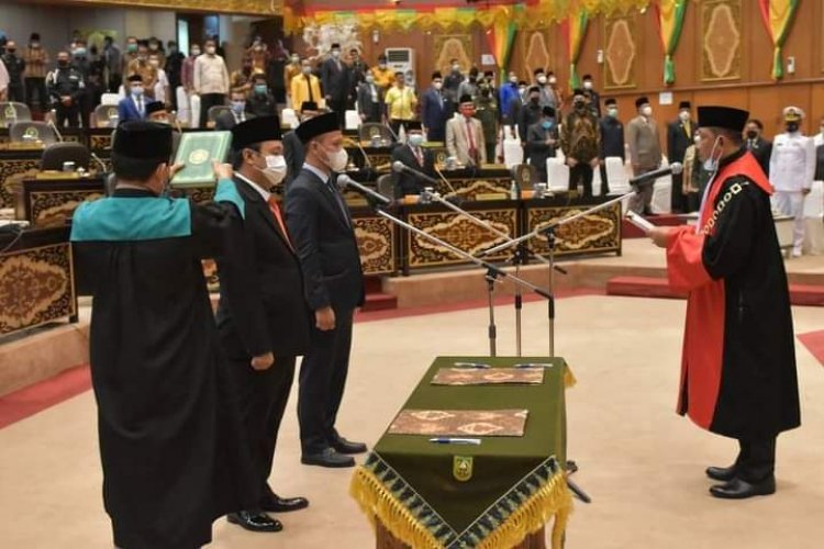 Yulisman dan Agung Nugroho Dilantik sebagai Ketua dan Wakil Ketua DPRD Riau