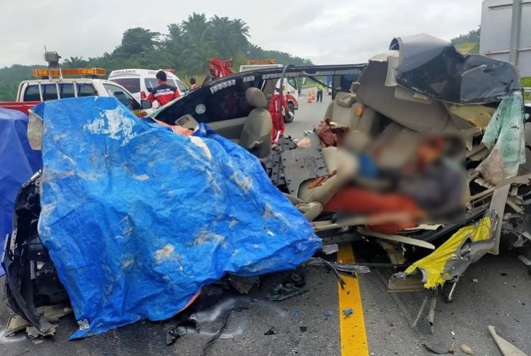 Mengerikan, Kecelakaan di Tol Pekanbaru-Dumai Tewaskan Lima Orang, Mobil Innova Hancur Tak Berbentuk