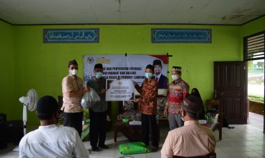 Senator Abdul Hakim Bantu 3 Ribu Benih Lele ke Pondok Pesantren