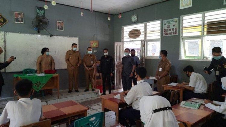 Walikota Pekanbaru Tinjau Hari Pertama Belajar Tatap Muka