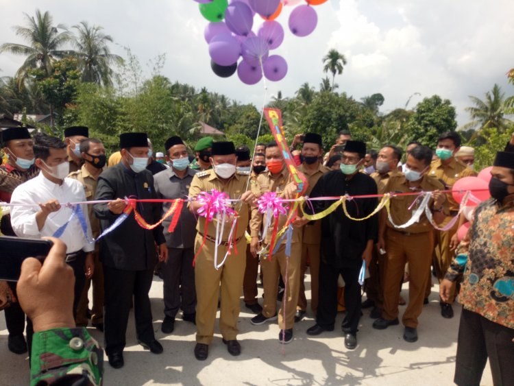 Bupati Kampar Resmikan Jembatan Gantung Arifin Ruslan Kuok