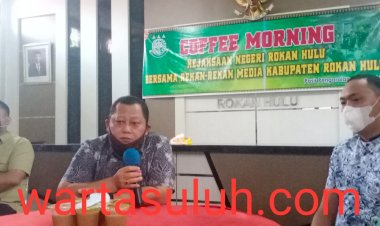 Kajari Rohul Pri Wijeksono Coffee Morning dengan Insan Pers