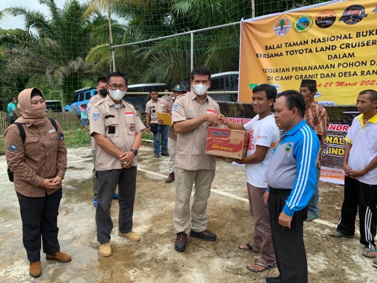 TLCI Chapter #2 Riau Kukuhkan Korwil Inhu Bakti Sosial serta Penanaman Pohon