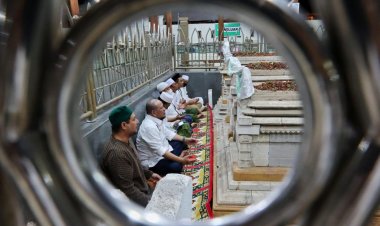 Kisah Perjalanan Spiritual LaNyalla di Masjid Sunan Giri