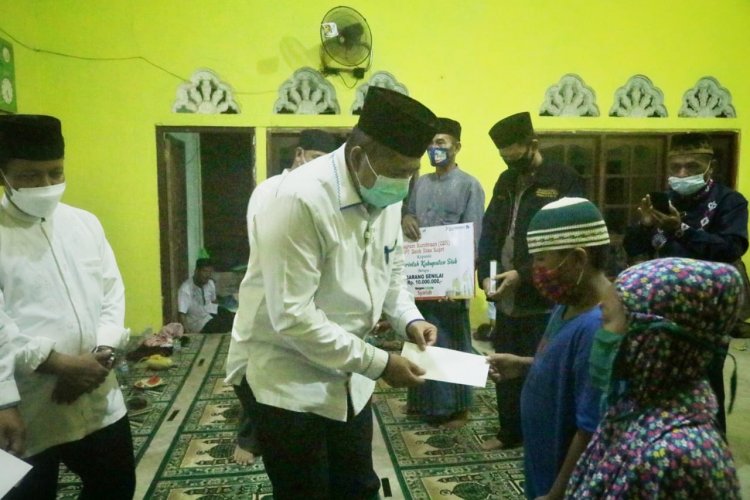Mengawali Safari Ramadan, Bupati Siak Santuni Anak Yatim dan Bantuan untuk Masjid Baiturrahman