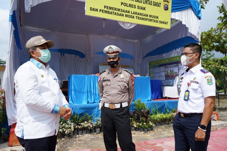 Bupati Siak Pantau Pos Penyekatan Larang Mudik di Minas dan Kandis