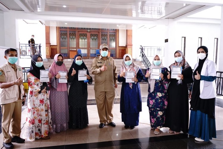 Bupati Alfedri Pantau Penyuntikan Vaksin Covid-19 Secara Massal di Pasar Belantik
