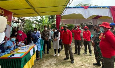 Tanggulangi Covid-19, BIN Riau Vaksinasi Door to Door