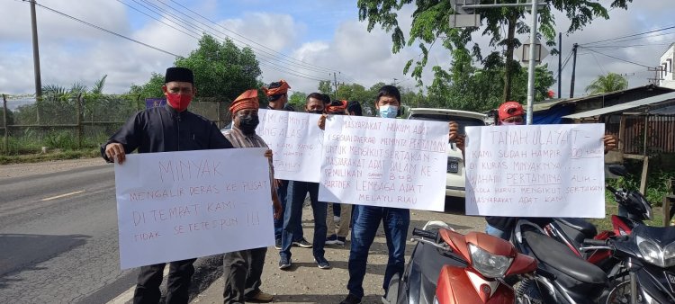 Penggawa Adat Melayu Berunjuk Rasa Dukung LAMR Kelola Blok Rokan dan Pancung Alas