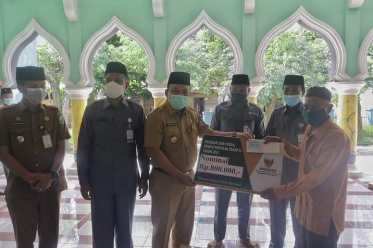 Salurkan Zakat di Kecamatan Siak,  Wabup Dukung Penuh BAZNas