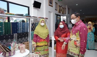 Bupati Inhil Hadiri Peresmian Gerai Sentra Budaya