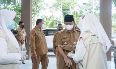 Bupati Inhil Tanggung Biaya Pengobatan Bocah Desa Tokolon Terlilit Mesin Pompong
