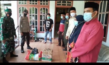 Pemdes Penebal Beri Bantuan Sembako untuk Warga Isoman
