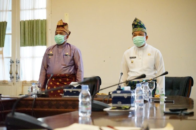 Bupati Siak Alfedri dan Wakil Bupati Siak Husni Merza Ikuti Upacara HUT ke-64 Riau