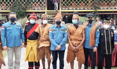 Gubri Syamsuar Saksikan Vaksinasi Suku Sakai, Suku Bonai dan Suku Laut