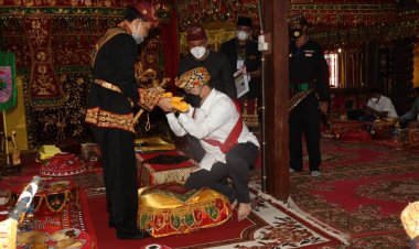 Ketua DPD RI Dianugerahi Gelar Adat dari Kerajaan Sekala Brak Kepaksian Pernong