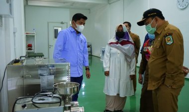 Wabup Siak Tinjau Laboratorium Albumin