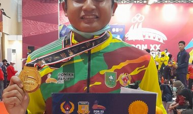 Mahasiswa FEB UIR Dwi Angga Sumbang Emas di Cabor Anggar PON XX Papua