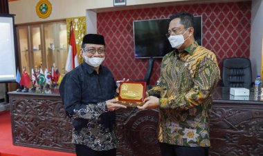 Senator Mahyudin Ajak Uniba Berikan Kajian tentang Demokrasi Berbiaya Murah