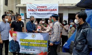Peduli Kebakaran di Kelurahan Sebengkok, Hasan Basri Serahkan Bantuan Kebutuhan Pokok