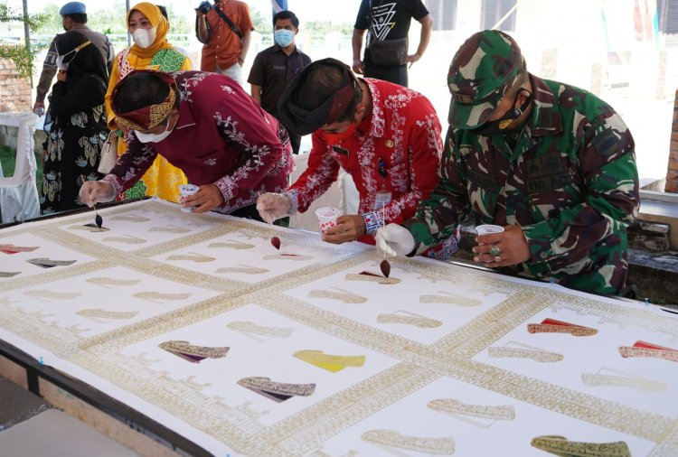 Dari Festival Warna Lestari, Bupati Alfedri Minta Batik dan Tenun Siak Dikembangkan