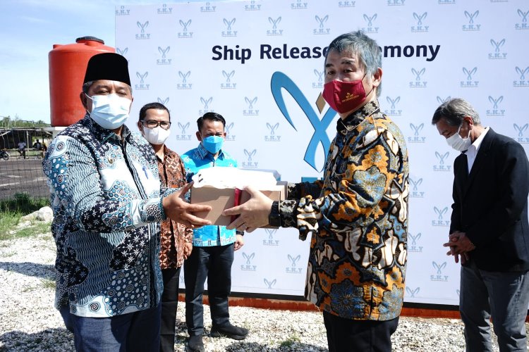 Bupati Siak Lepas Ekspor Perdana Cangkang Sawit ke Jepang