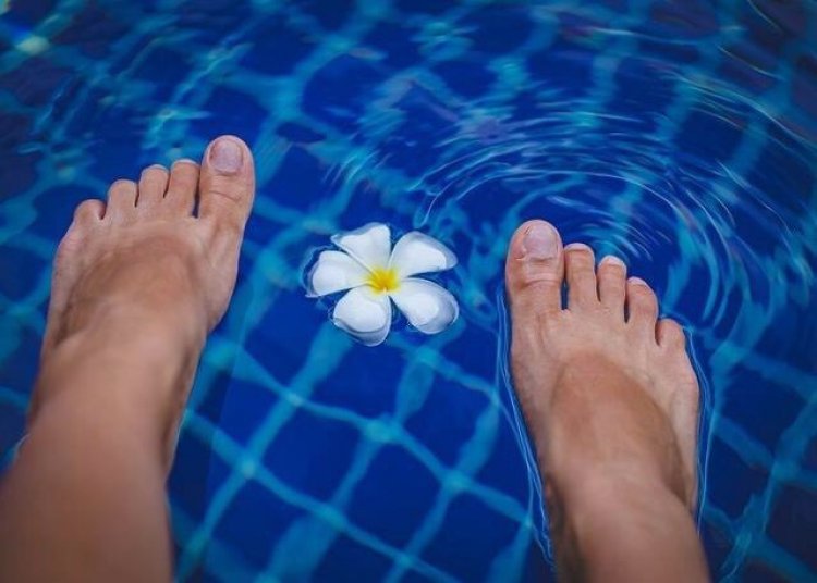Tanda-tanda Kolesterol Tinggi Bisa Dirasakan di Bagian Kaki, Cek Gejalanya!