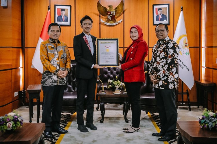 Jialyka Maharani Dianugerahi Rekor Muri Sebagai Anggota DPD RI dan MPR RI Termuda Sepanjang Sejarah