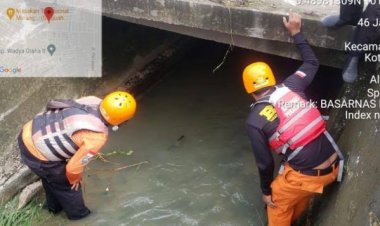 Banjir di Pekanbaru, 1 Sepeda Motor Hanyut ke Selokan