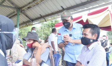 Wabup Inhil Tinjau Vaksinasi Massal di Pelangiran