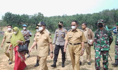 Bupati Inhil  Dampingi Gubri Kunker ke Kemuning