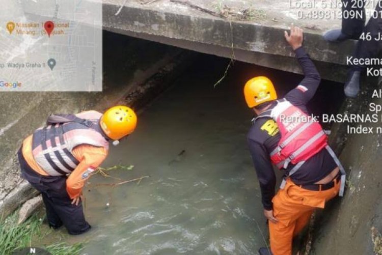 Banjir di Pekanbaru, 1 Sepeda Motor Hanyut ke Selokan