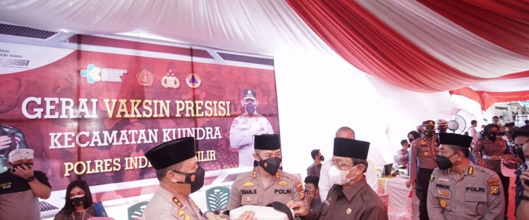 Bupati Indragiri Hilir Dampingi Kapolda Riau Tinjau Vaksinasi Massal di Kecamatan Kuindra