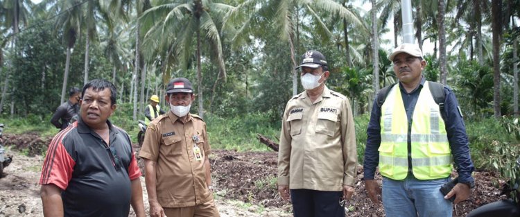 Bupati Inhil Tinjau Pembangunan Jalan Simpang Kuala Saka -Teluk Lanjut-Sungai Guntung