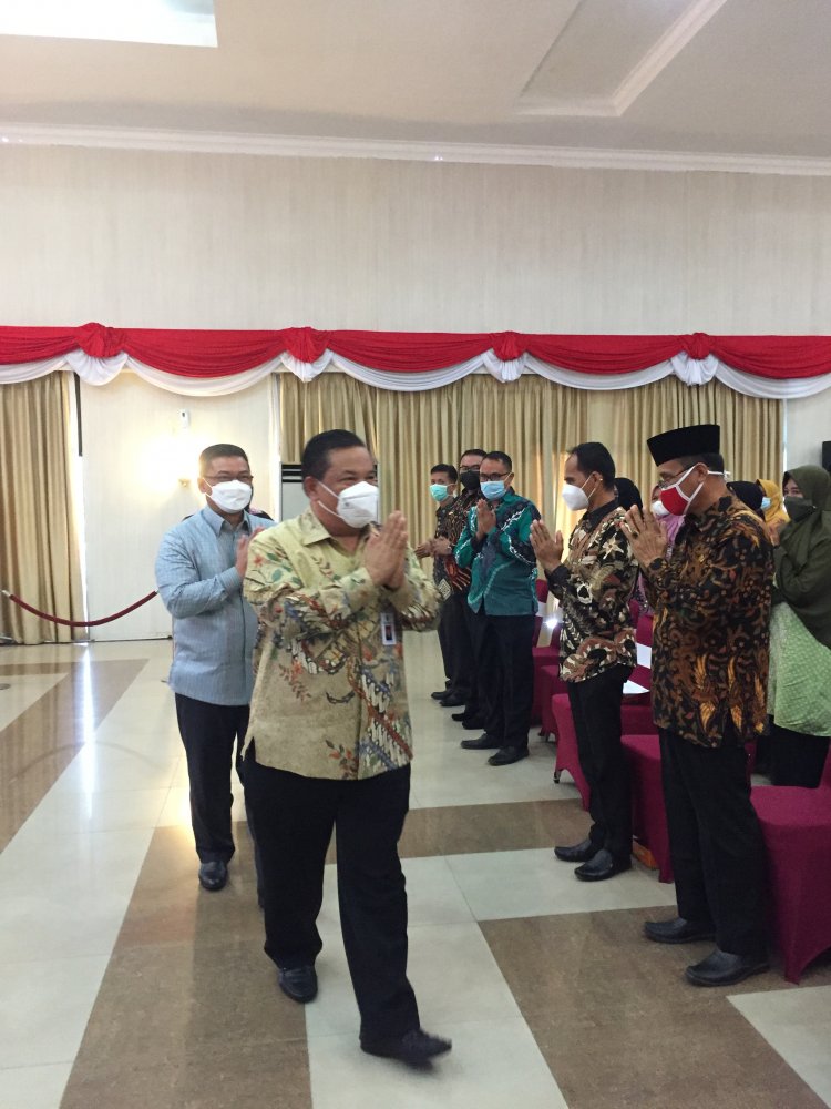 Sekdaprov Riau Lantik 103 Pejabat Fungsional