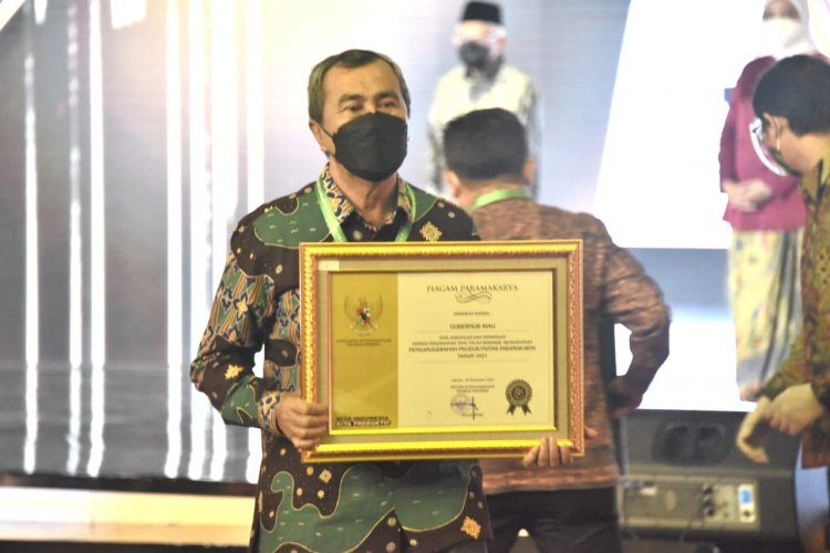 Gubernur Riau Terima Anugerahan Paramakarya 2021