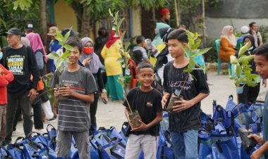 Bulan Menanam Nasional, Lintas Komunitas di Pekanbaru Aksi Goro Lorong Hijau Tabulapot