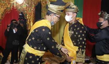 Dianugerahi Gelar Adat, Wakil Bupati Rohul Bergelar Datuk Timbalan Setia Amanah Setia Nuguay