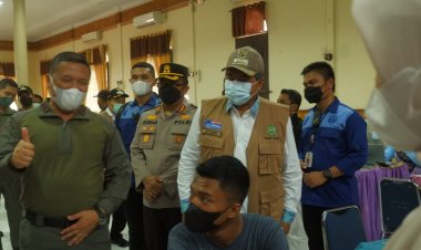 Bupati Siak dan Kapolda Riau Tinjau Vaksinasi Massal