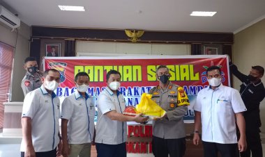Polres Rohul Bersama PTPN V Salurkan Bantuan Sembako untuk Korban Terdampak Banjir