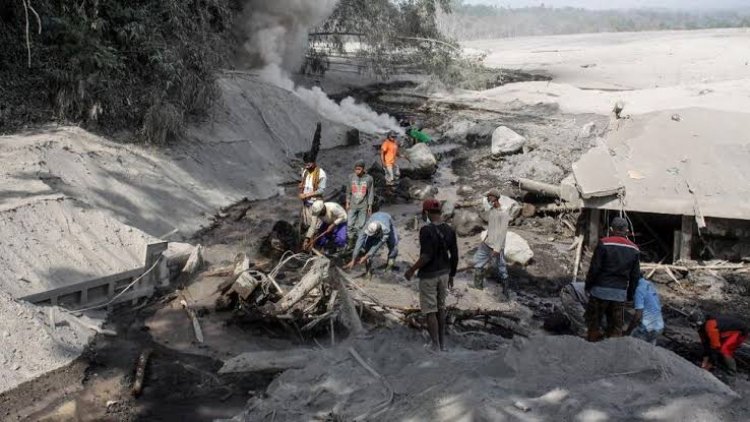 Korban Meninggal karena Erupsi Semeru Bertambah Jadi 14 Orang