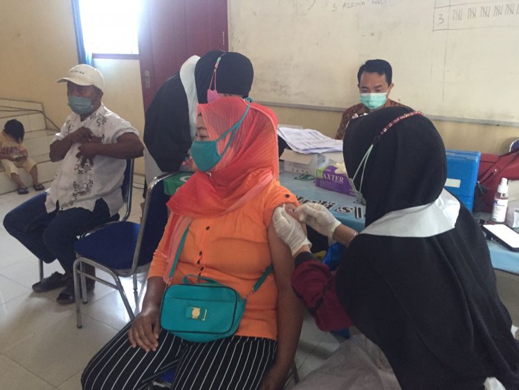 Gandeng Puskesmas Tapung II Pantai Cermin, Pemdes Karya Indah Gelar Vaksinisasi Massal