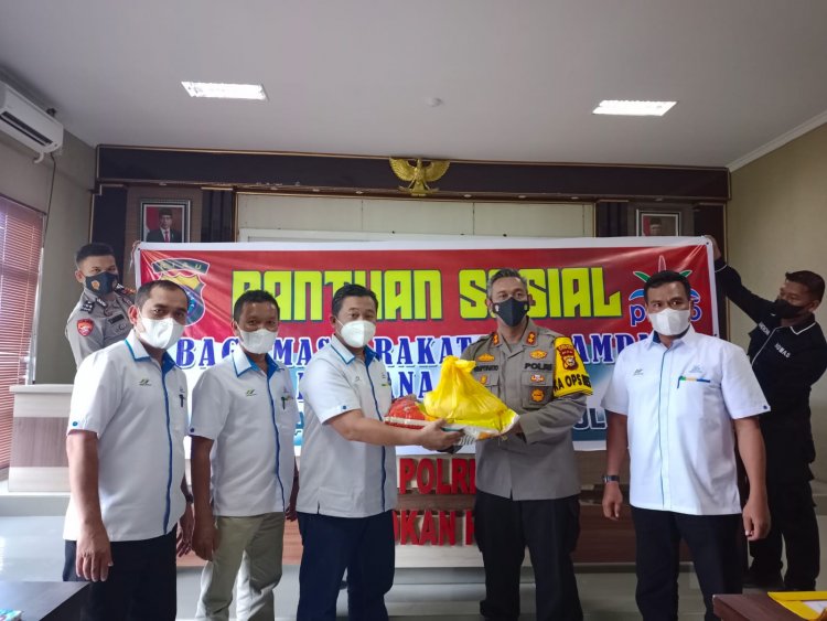 Polres Rohul Bersama PTPN V Salurkan Bantuan Sembako untuk Korban Terdampak Banjir
